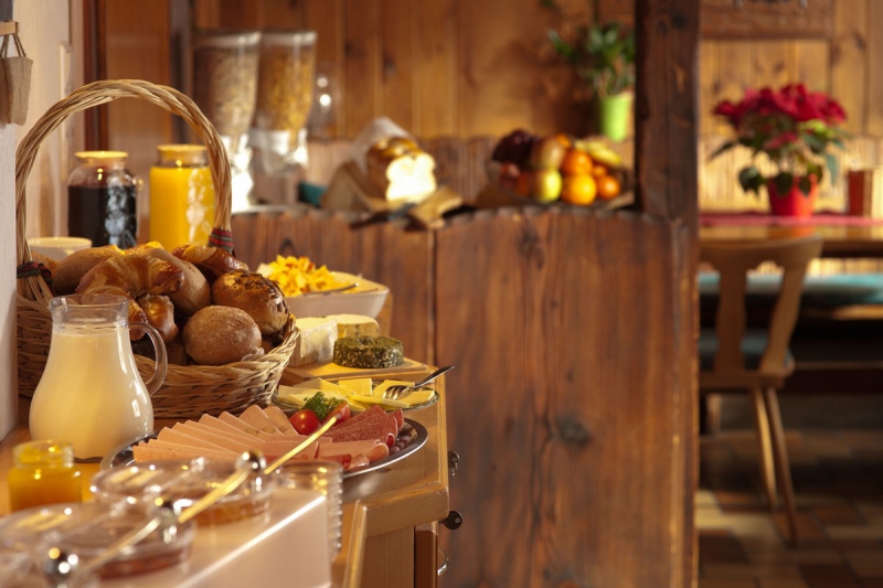 boulangerie-LA GARDE FREINET-min_breakfast_buffet_food_restaurant_meal_hotel_plate_fresh-718745